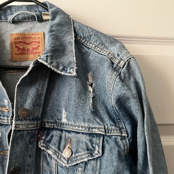 Distressed Levi’s Red Tab Denim Jacket - Medium - Picture 2 of 10